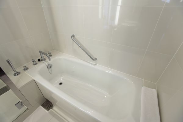 Cost of Bathtub Repair in New Castle
